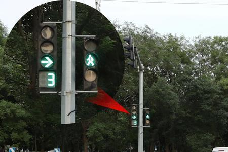 右转红灯和绿灯都在亮