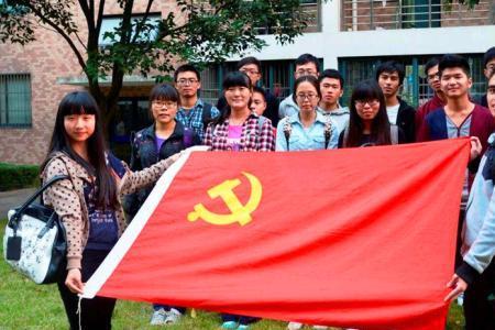 爱人是党员入党会有优势吗