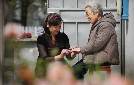 远亲不如近邻原唱