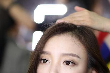 为什么有的女生声音很甜呢