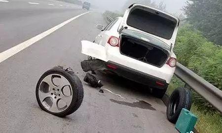 汽车撞石头爆胎对车有什么影响