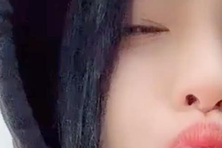 女生对我撅嘴嘴是不是撒娇啊