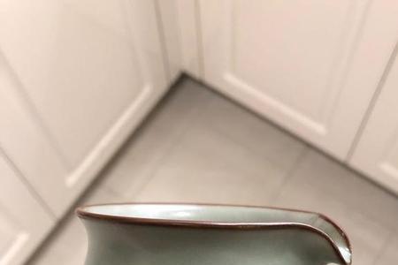 汝窑泡了两次就开片了