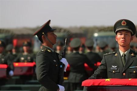 类似于孤立无援的四字词