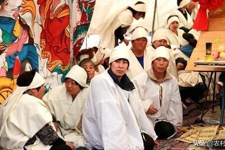 奶奶过世了孙媳妇要戴孝戴哪边