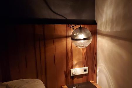 家里灯突然全部有弱光关不掉