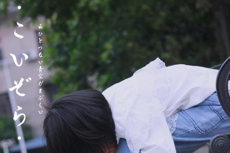 女生说玩滑板摔跤了怎么回