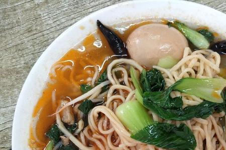 板面细面是扁的还是圆的