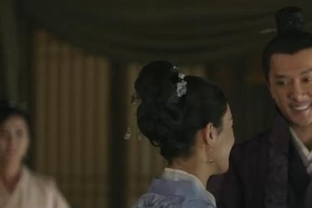 古代女人摸头发的句子