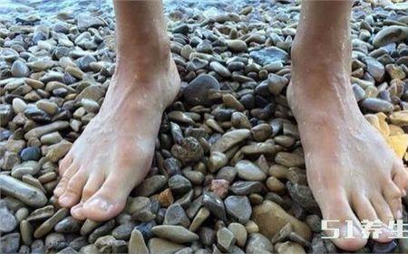手和脚哪个怕烫