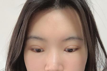 为什么有些人看人眼睛向下看