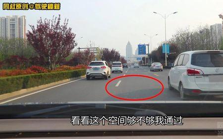 前车后车同时变道相撞谁的责任
