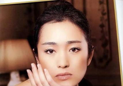 和巩俐长得像的女孩