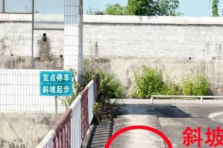 摩托车怎么过单边桥