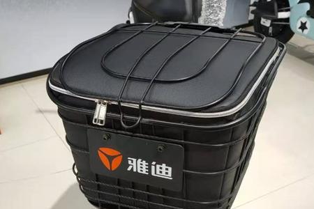 雅迪乐骑plus怎么锁轮子和把
