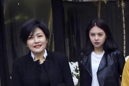 李咏生了几个儿女