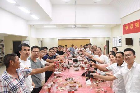 代表公司陪喝酒的是什么职位