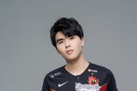 lwx现在是fpx队长吗