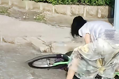 女生说她不会骑车怎么回