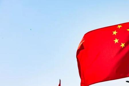高举什么旗帜维护世界和平