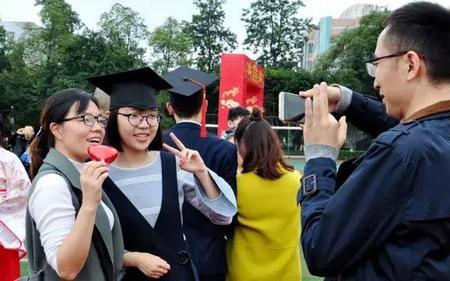 高中成年礼需要做什么