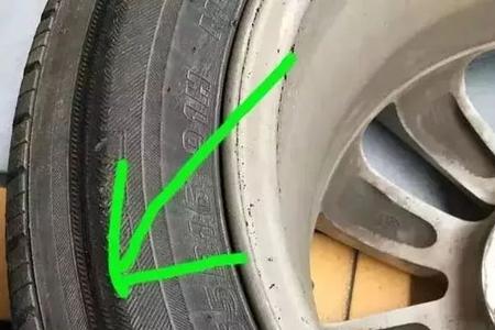 汽车走搓衣板路轮胎震动正常吗
