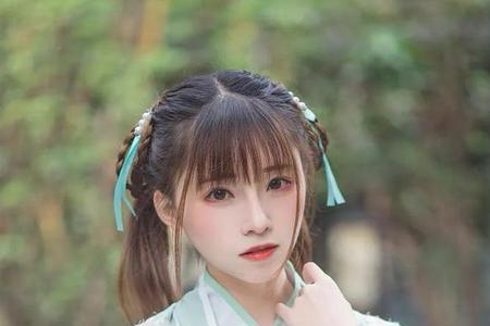 翩翩少女意思