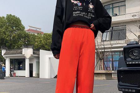 运动裤褪色发红为什么
