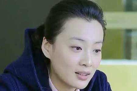 小爸爸里饰演小艾的是谁