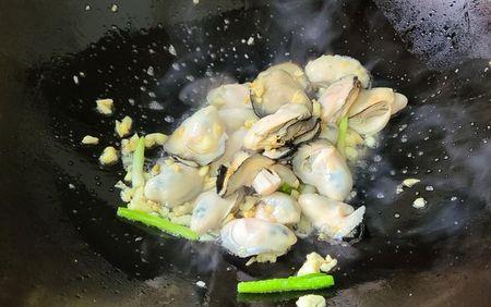 爆炒生蚝肉的做法
