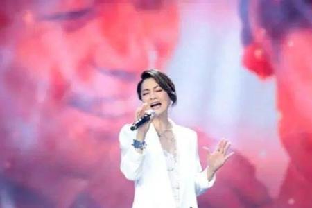 毛阿敏穿什么鞋子