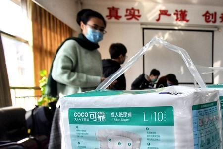 小孩穿防护服要穿纸尿裤吗