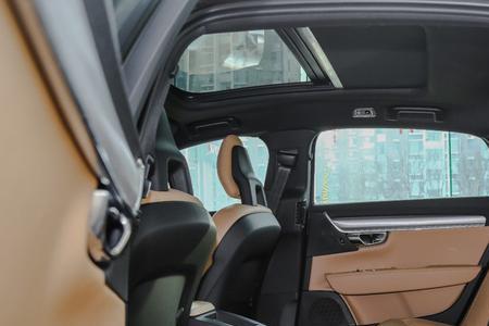 s90智逸有一脚踢功能吗