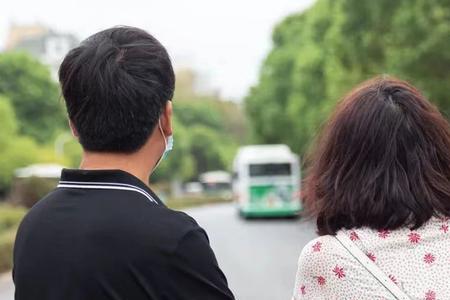 父母双亡的孩子能上大学吗