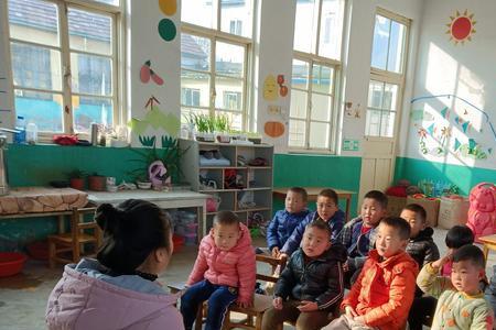 幼儿园大班小朋友坐高标准