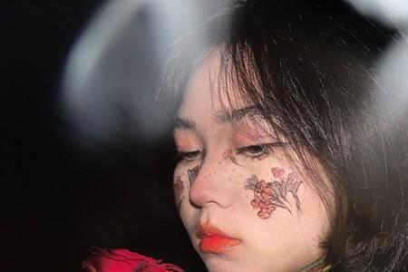 我是午夜伤心过的玫瑰意思
