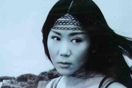 我多想天天躺在你怀里原唱