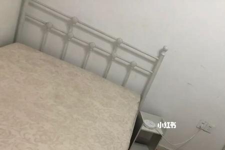 两个女生跟一个男生合租方便吗