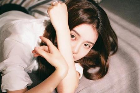 中年女人默许你搂腰的表现