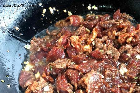 为什么肉下锅会粘锅