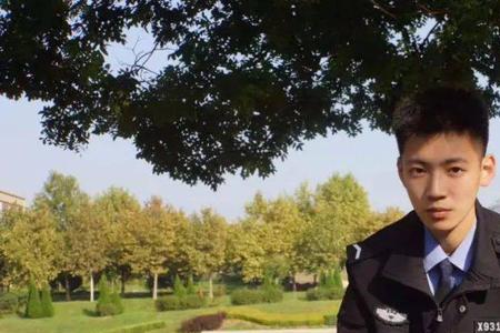 穿警服可以参加葬礼吗