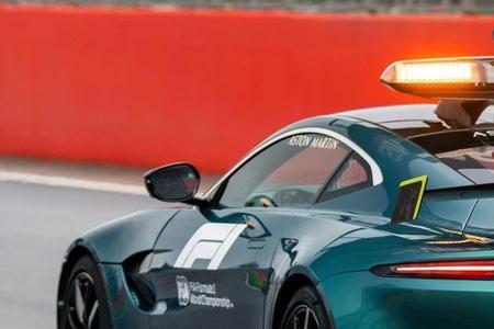 f1安全车出动时可以进站吗