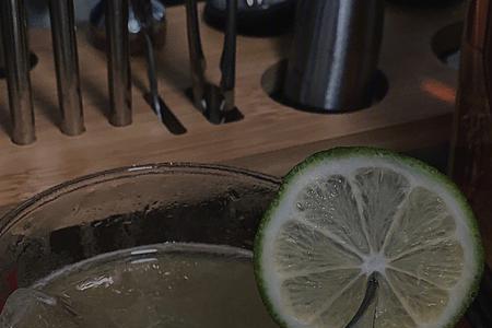 点了一杯威士忌酸什么歌