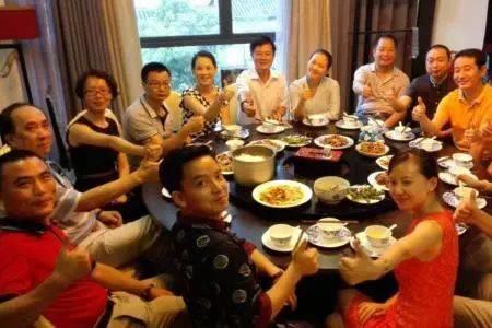 公司领导老是请客为什么