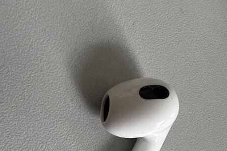 苹果耳机第一代一只响一只不响