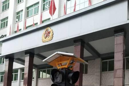 交通信号灯一般由谁建造