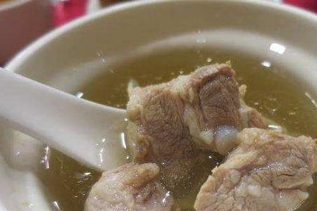 煲排骨汤要不要先焯水