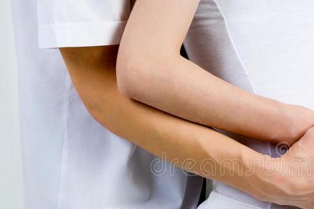 女胎宝宝都是抱着妈妈吗