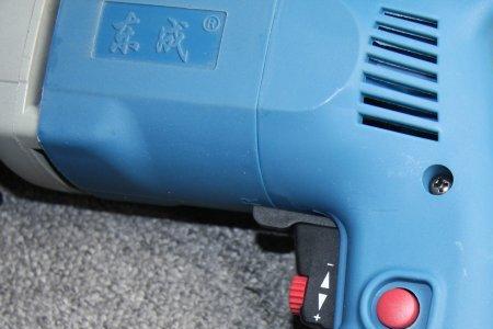 东成充电电钻怎样加油