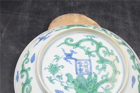 明代五彩三爪龙纹瓷器特征